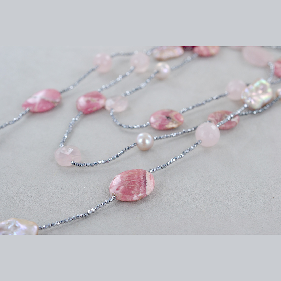 Collana lunga in argento con Agata rosa e perle barocche